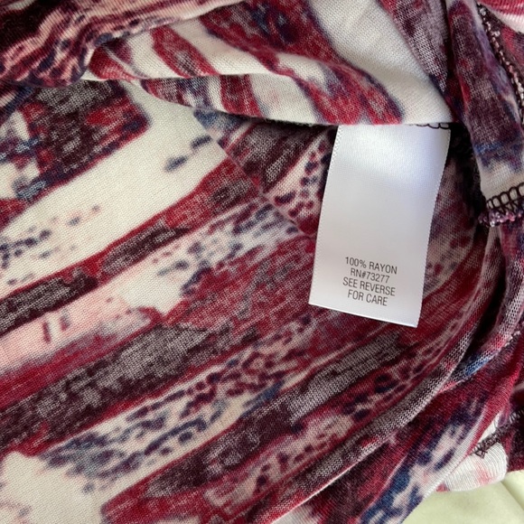 Simply Vera Abstract Long Sleeve Lightweight Tee - Picture 11 of 12